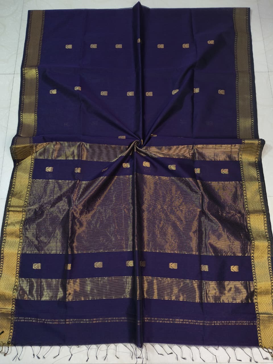 MS002 Lotus butta Maheshwari Saree!