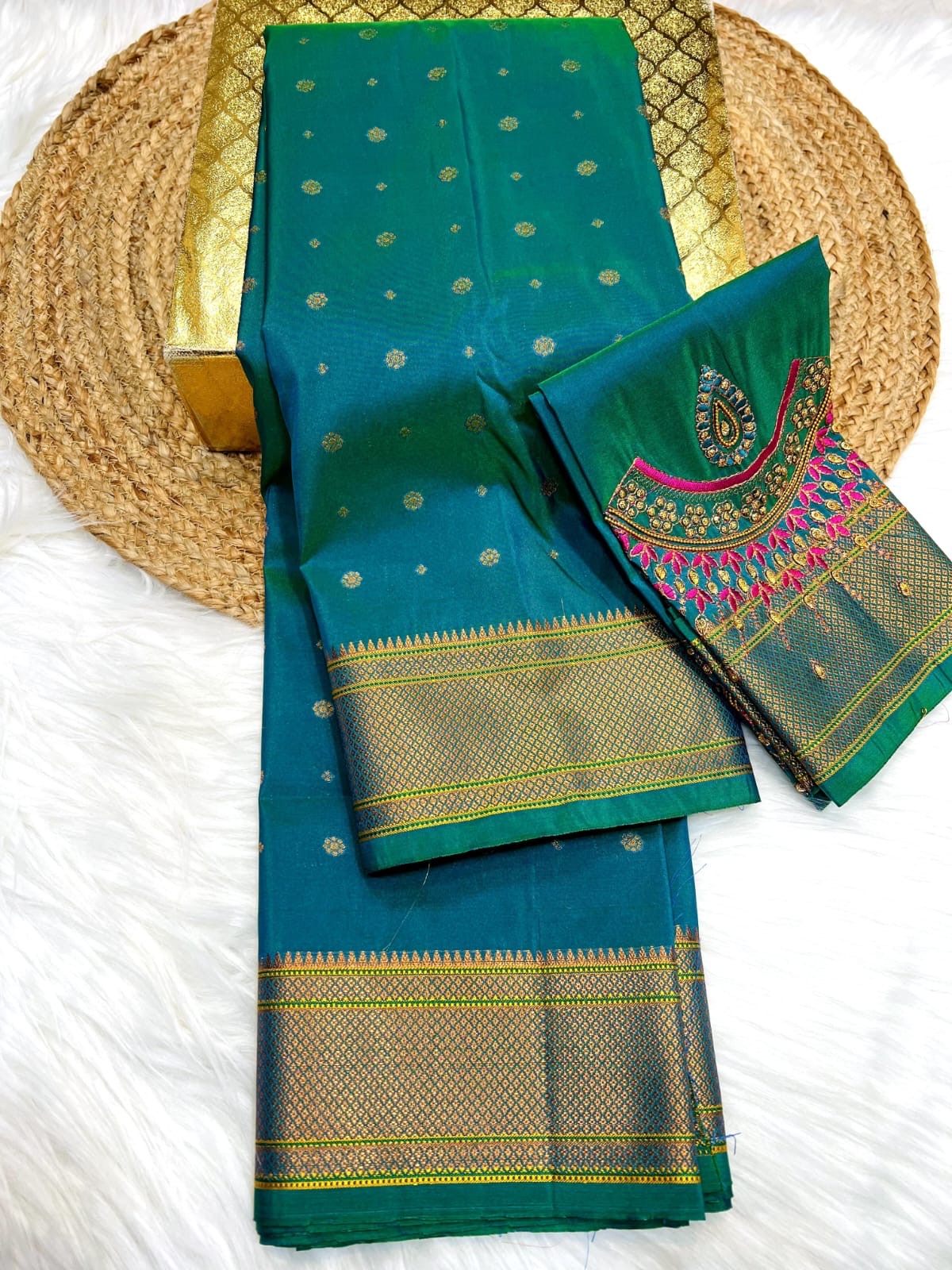 KL003 Trisha Kalanjali Paithani