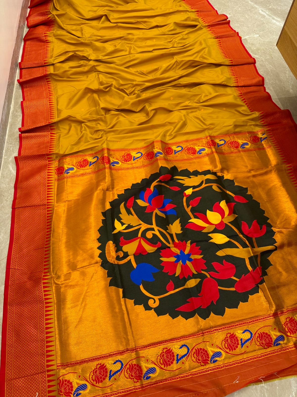 OFFER KADIYAL PAITHANI